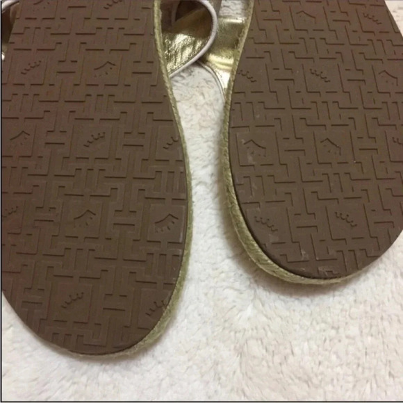 Elaine Turner Gold Thong Sandals Size 8 - Picture 4 of 6